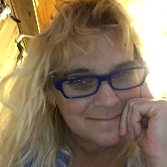 Profile Picture of Phyllis Collins (@pepper931) on Poshmark