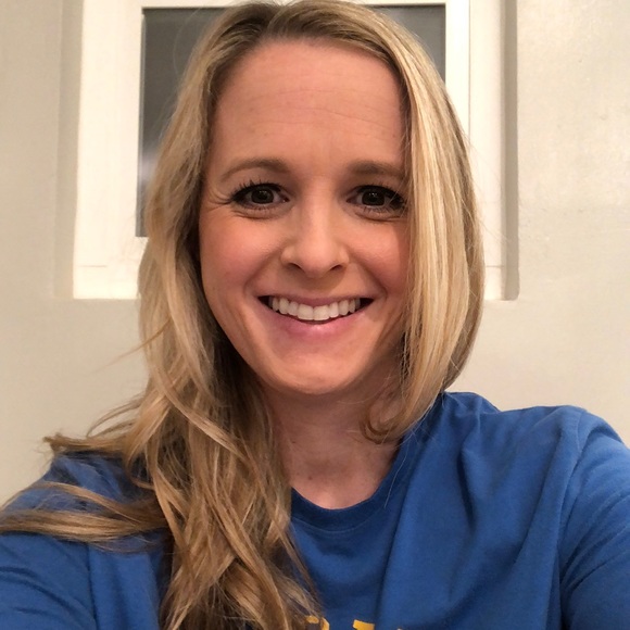 Profile Picture of Peri Hanawalt (@perilynn) on Poshmark