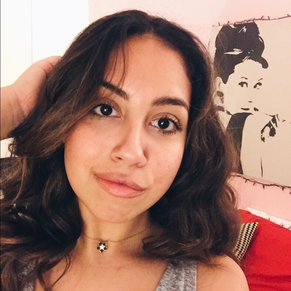 Julienne Martinez - Poshmark Profile Picture of Julienne Martinez (@julmartinez) on Poshmark