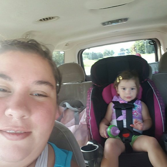 Profile Picture of Nicole Forgie (@nikki2916) on Poshmark