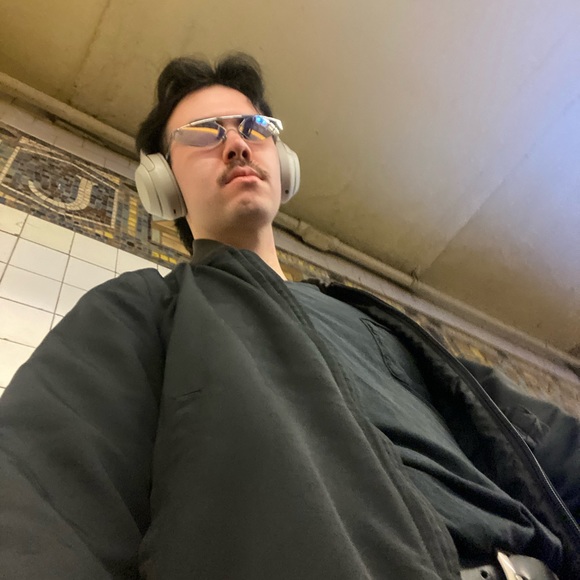 Profile Picture of Jared Hirsch (@jared_hirsch) on Poshmark