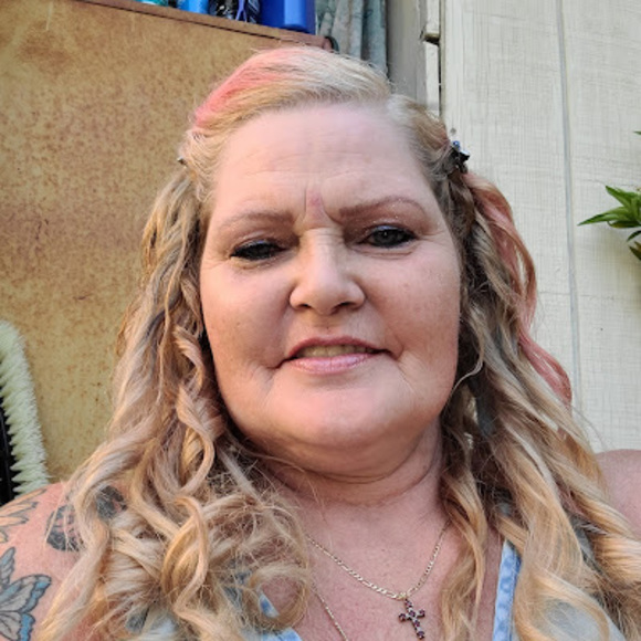 Profile Picture of Renee Hannan (@reneehannan50) on Poshmark