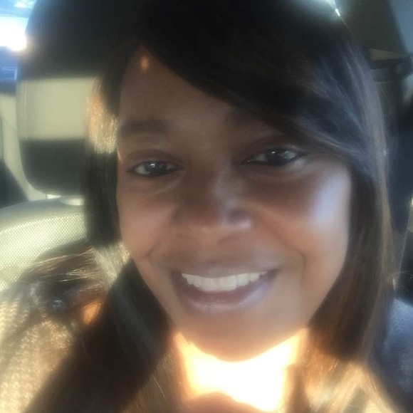 Profile Picture of Stephanie Cooper (@sbaugh33) on Poshmark