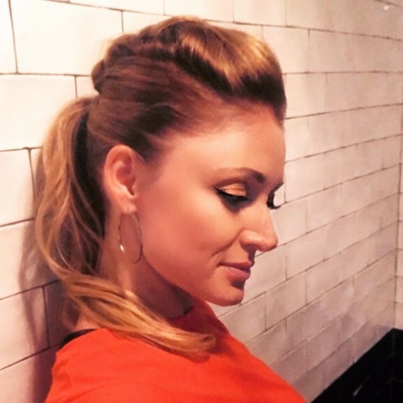 Profile Picture of Lisa Mcgregor (@__lisajoy) on Poshmark