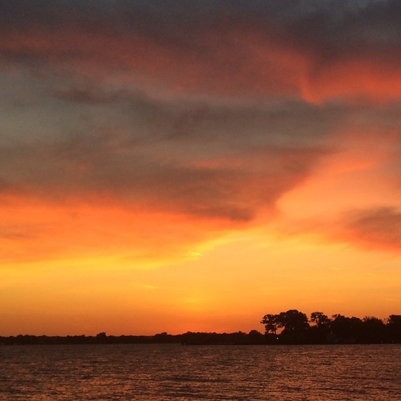 Profile Picture of Janette Ralli (@janetter2019) on Poshmark