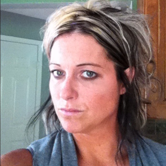 Jennifer Gulliford - Poshmark Profile Picture of Jennifer Gulliford (@jgulliford) on Poshmark