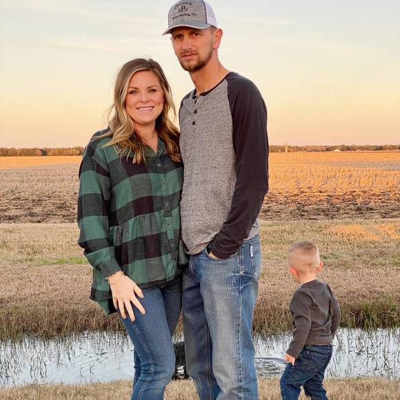 Danielle Penney - Poshmark Profile Picture of Danielle Penney (@danyellie04) on Poshmark