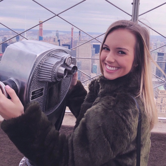 Profile Picture of Olivia Samona (@oliviasamona) on Poshmark