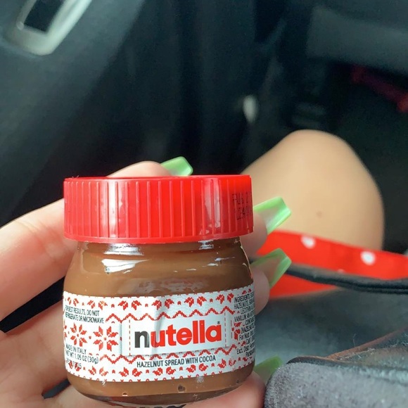 Profile Picture of Jinan Vallellanes (@jinavallellanes) on Poshmark