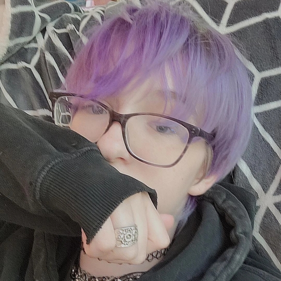 Profile Picture of Alyx Buffenbarger (@alygator04) on Poshmark