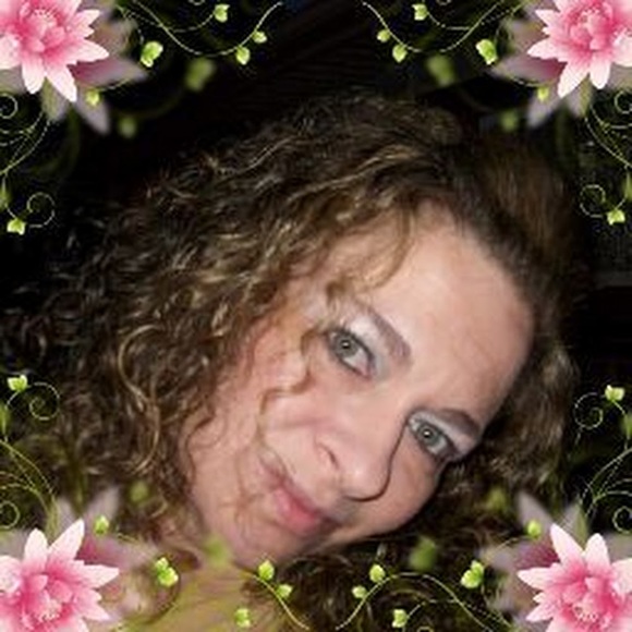 Profile Picture of Barb Mayhue (@barb_mayhue) on Poshmark