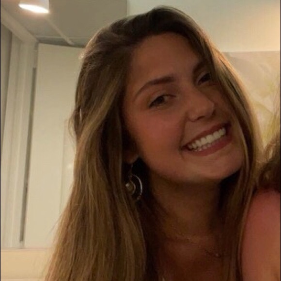 Profile Picture of Katherine Fennessey (@k_fennessey) on Poshmark