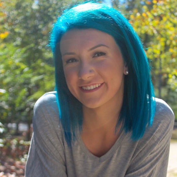 Profile Picture of Kaley Smith (@kaleysmith13) on Poshmark