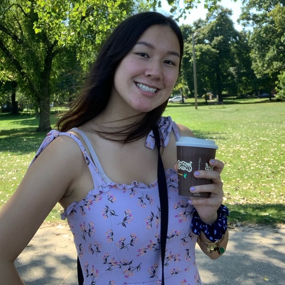 Profile Picture of Angela Ichon (@ichvnfinds) on Poshmark