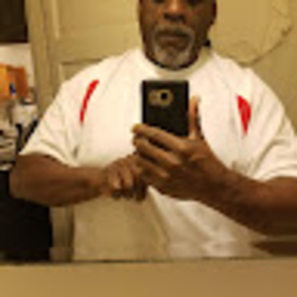 Profile Picture of Gary Douglas (@garyd042519) on Poshmark