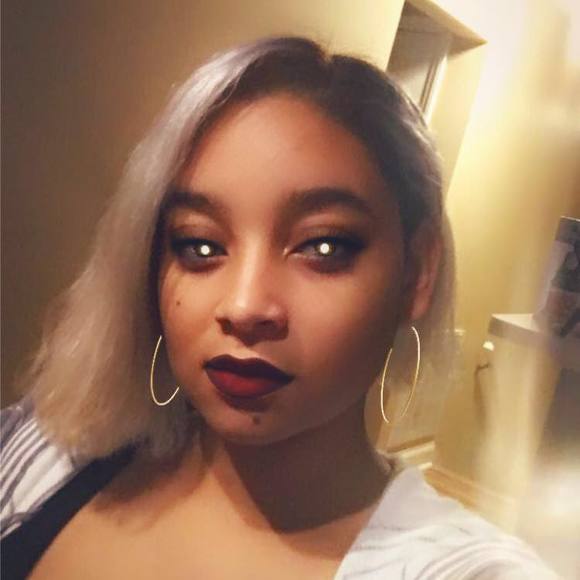 Profile Picture of Olivia Daves-hackett (@littlemama2016) on Poshmark