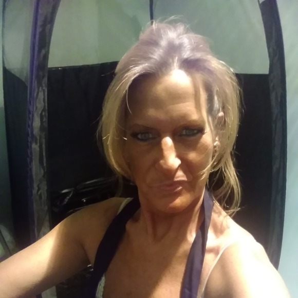 Profile Picture of Kimberley Pernice (@moon31198) on Poshmark