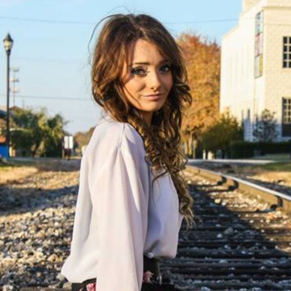 Profile Picture of Tori Blankenship (@toriblankenship) on Poshmark