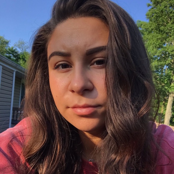Profile Picture of Tiffany Terilli (@tterilli) on Poshmark