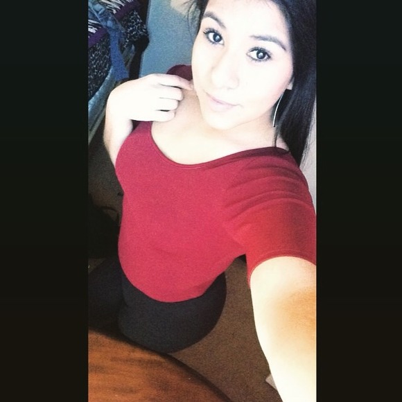 Profile Picture of Arely Sanchez (@arelyy_s) on Poshmark