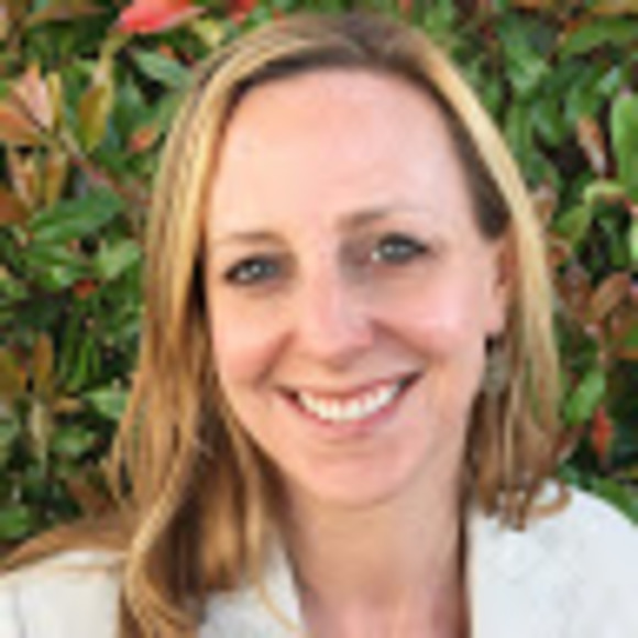 Profile Picture of Laurie Pryor (@lauriepryor) on Poshmark