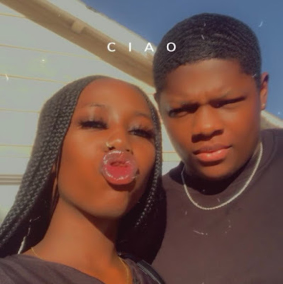 Profile Picture of Andrea Wesley (@andreaannie1111) on Poshmark