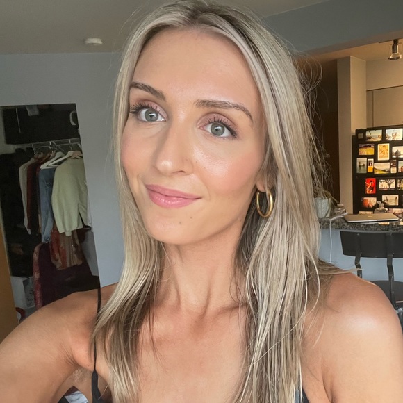 Profile Picture of Jordyn White (@jlwhite40) on Poshmark