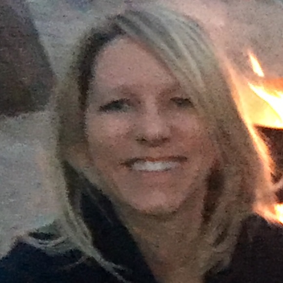 Profile Picture of Lori Hager (@lhager2014) on Poshmark