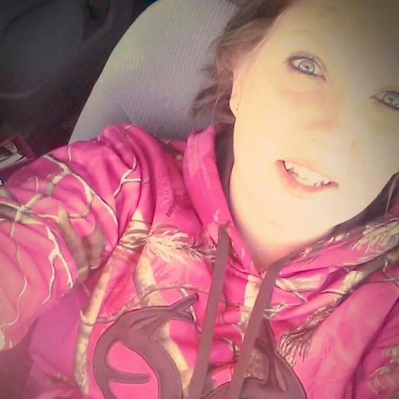 Profile Picture of Kelsi Moore (@kelsi_lynn16) on Poshmark
