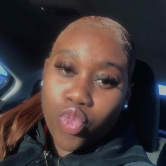 Profile Picture of Mahoganee Releford (@mreleford40) on Poshmark