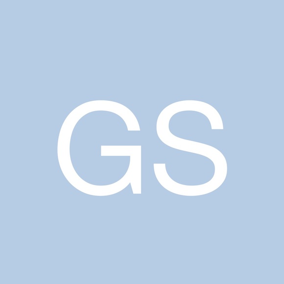 Profile Picture of Gloria Simons (@gloria_simons) on Poshmark