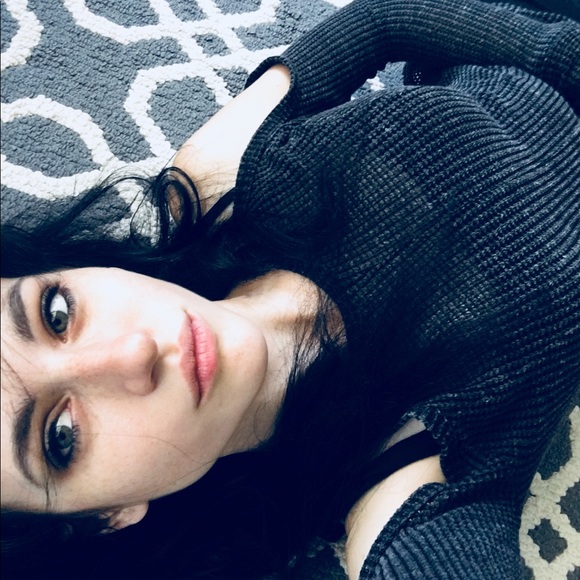 Profile Picture of Samantha Duquette (@s_duquette) on Poshmark