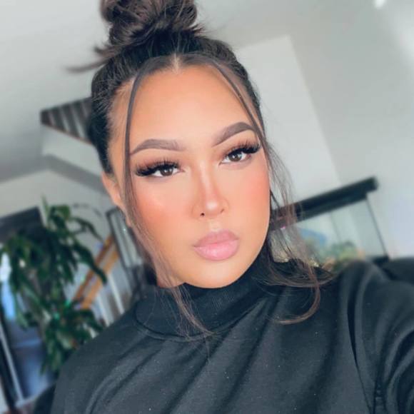 Profile Picture of Brittany Padre (@bpadre) on Poshmark