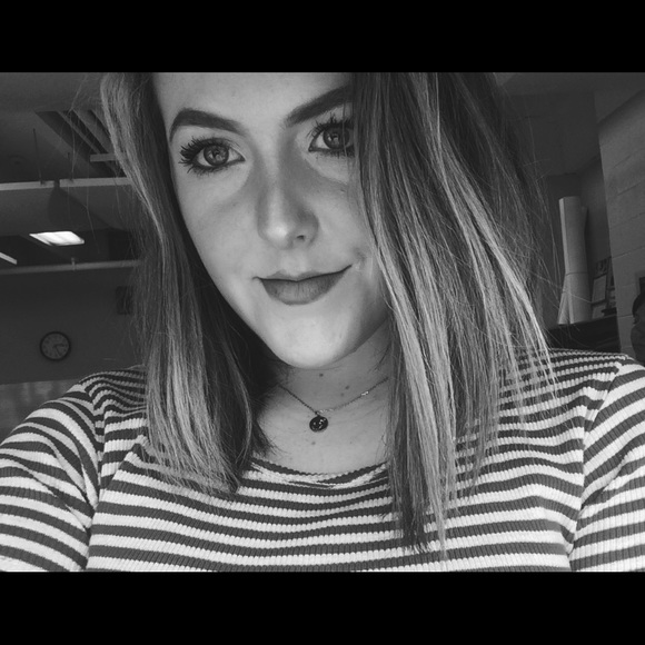 Paige Humphrey - Poshmark Profile Picture of Paige Humphrey (@paigehum) on Poshmark