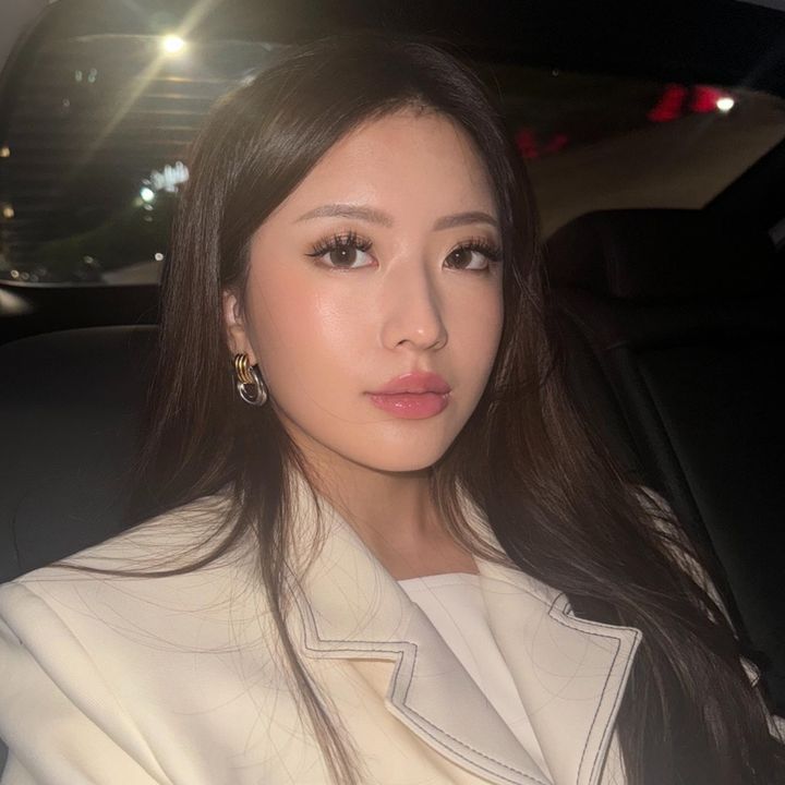 Profile Picture of val (@valeriepola) on Tiktok
