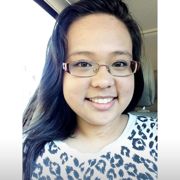 Profile Picture of Helen Luu (@hluu) on Poshmark