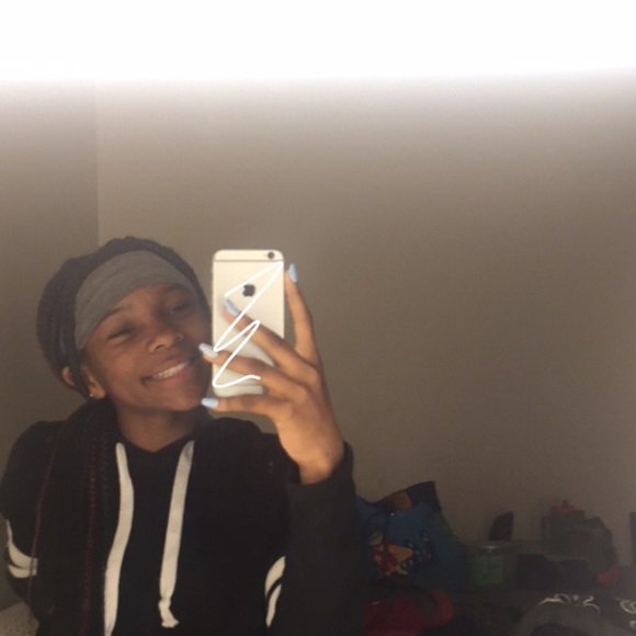 Lloyalty Lorne - Poshmark Profile Picture of Lloyalty Lorne (@lloyalty7648) on Poshmark