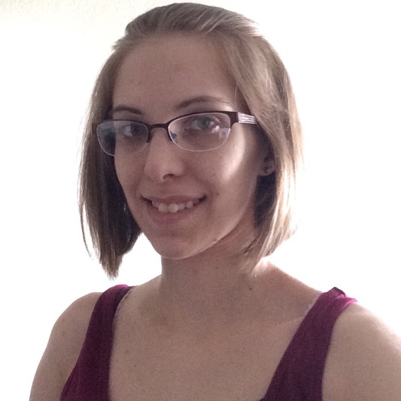 Profile Picture of Sara Uhrich (@sarauhr) on Poshmark