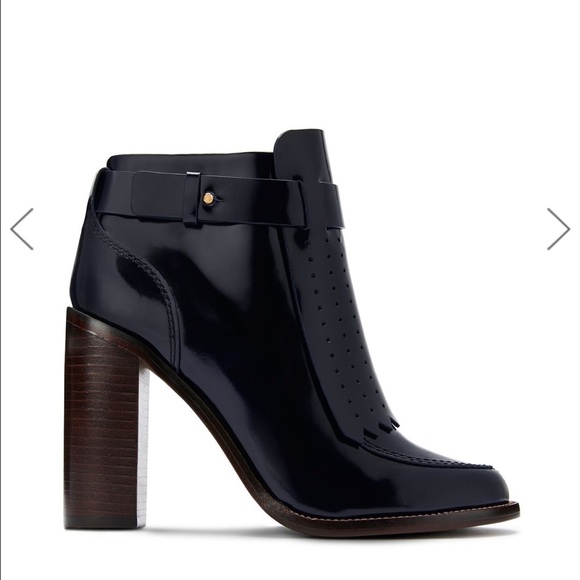 Profile Picture of Roxanne Wallace (@roxwallace) on Poshmark