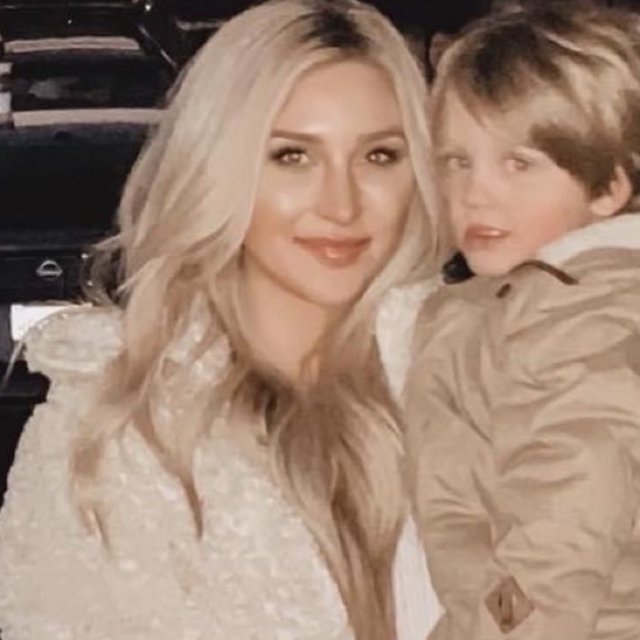 Profile Picture of Amanda Aronson (@amandamarie) on Poshmark