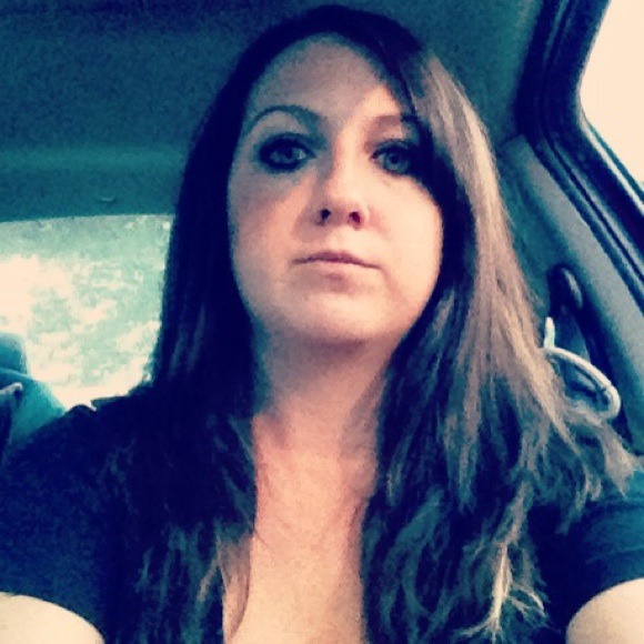 Profile Picture of Amanda Kohn (@manda424) on Poshmark