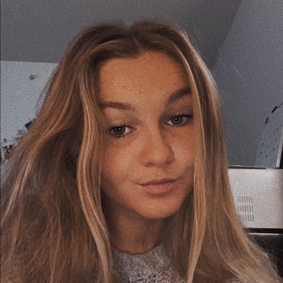 Profile Picture of Kaitlyn Praught (@kaitlynpraught) on Poshmark