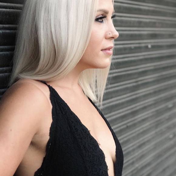 Profile Picture of Alexandra Weir (@alexandraweir) on Poshmark