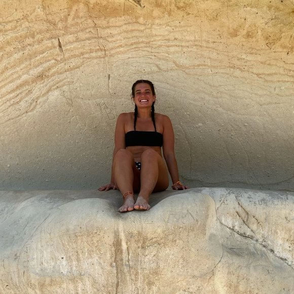 Profile Picture of Carrie Linton (@carrielinton) on Poshmark