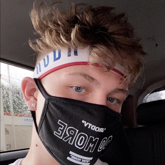 Profile Picture of Oscar Szymczak (@szymczakoscar) on Poshmark