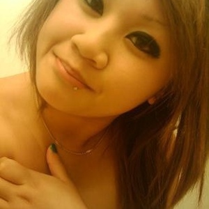 Profile Picture of Julie Ha (@bbyxshuhtie) on Myspace