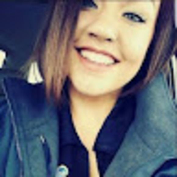 Profile Picture of Hannah Rohwer (@h_rohwer) on Poshmark