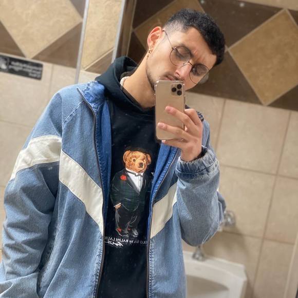 Anthony Siracuse - Poshmark Profile Picture of Anthony Siracuse (@roni_toniii) on Poshmark