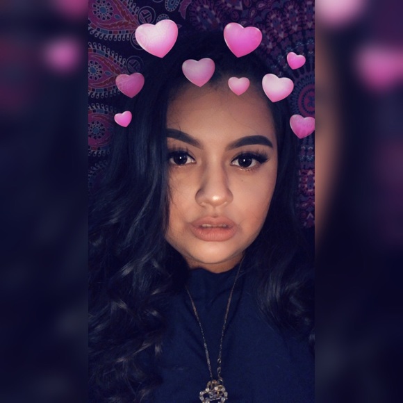 Profile Picture of Vanessa Alcantara (@xovaneeessa) on Poshmark