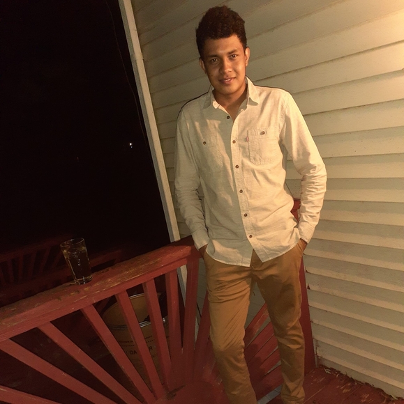 Profile Picture of Carlos Perez (@carloss_chidoo) on Poshmark